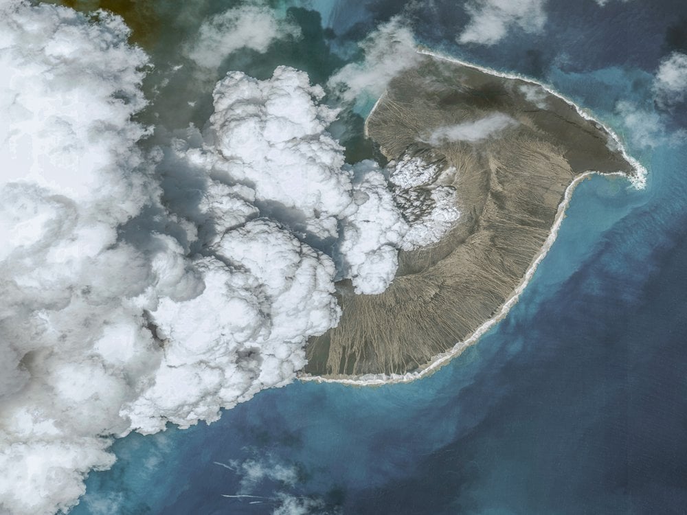 Satellite Images Show The Aftermath Of Tonga Volcanos Eruption